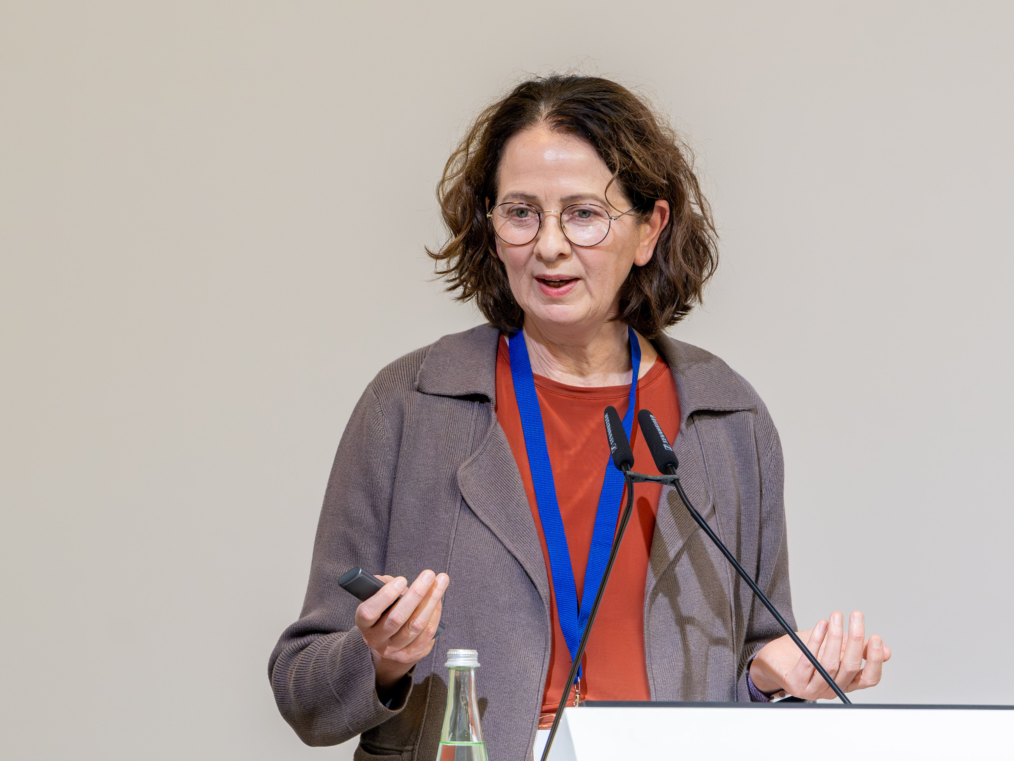 Referentin Heike Kraack-Tichy am Redepult