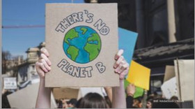 Protestplakat mit der Aufschrift "There's no planet B"