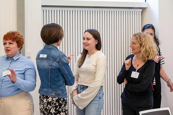 Teilnehmerinnen  bei der Gruppenarbeit