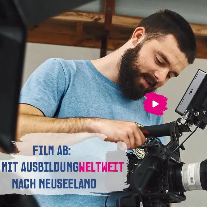 Junger Mann an der Kamera
