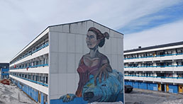 Sozialer Wohnungsbau mit Grafitti