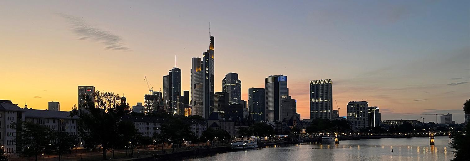 Foto: Skyline Frankfurt abends