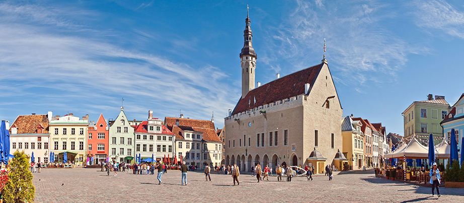 Tallinner Rathaus und Rathausplatz