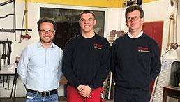 Berufsschullehrer Stephan Kutsch, Azubi Daniel Glowinski und Unternehmer Bernd Faßbender