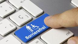 PC-Tastatur mit Finger Richtung mit Taste mit Piktogramm "Barrierefreiheit"