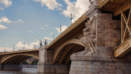 Steinerne Brücke über der Donau