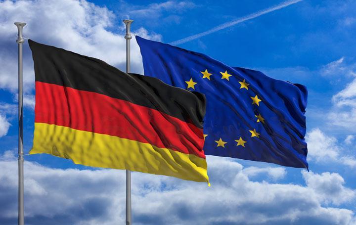Deutschlandflagge und EU-Flagge 